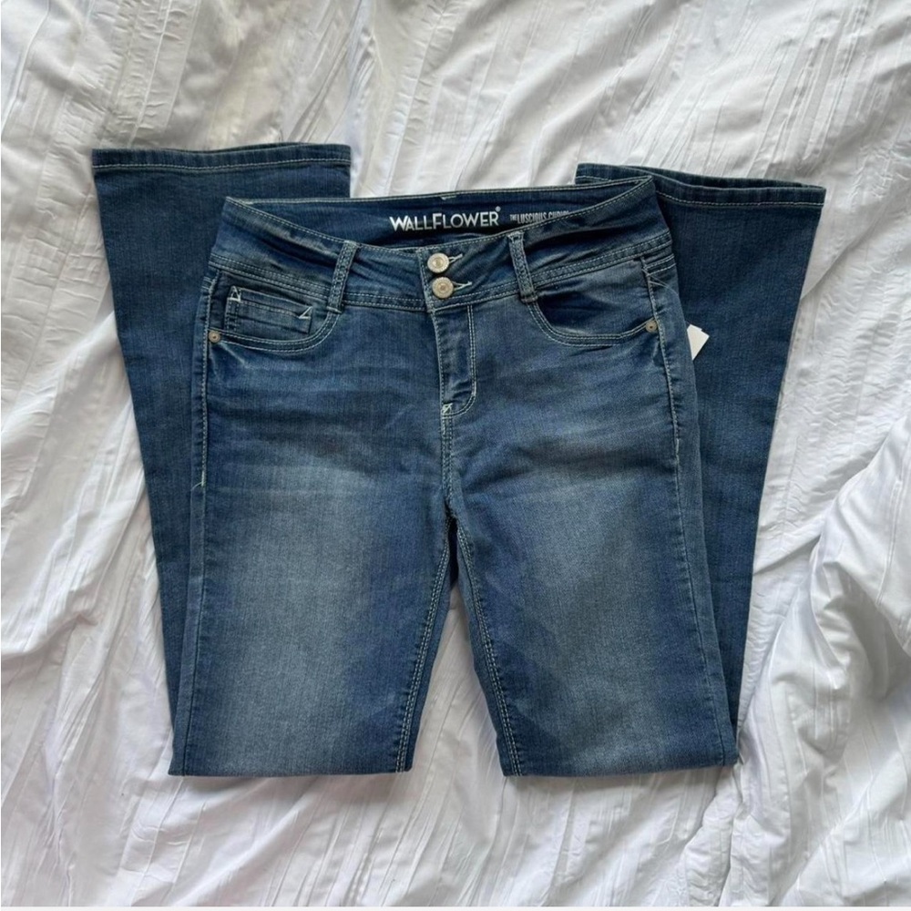 Classic Dark Wash Jeans 👖